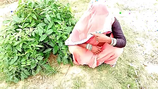 धान लगने गई खेत और सासुर जी ने जबरदस्ती चोद दिया