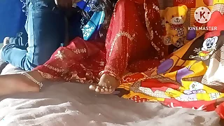 इंडियन देसी भाभी गांव की देसी लड़के  के साथ